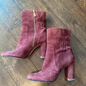 Michael Kors sz 6 Med Delores Plum Maroon Suede Chain Block Heel Bootie.